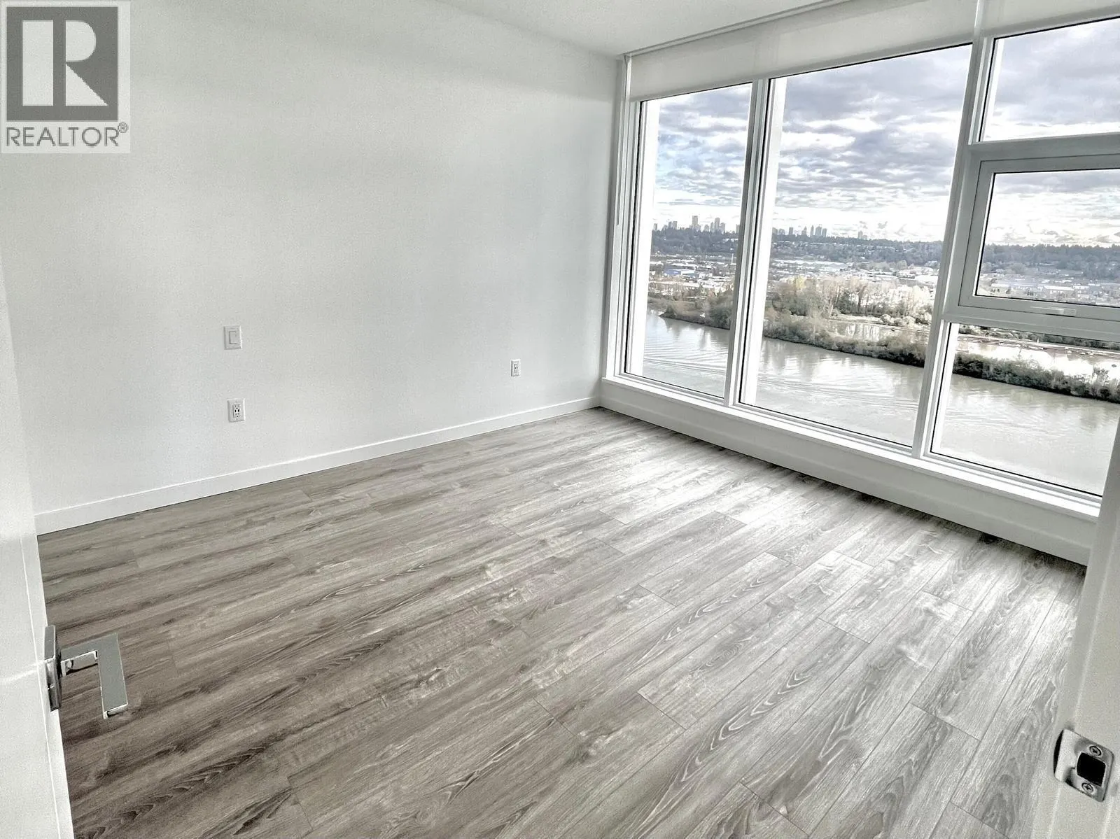 2108 680 QUAYSIDE DRIVE