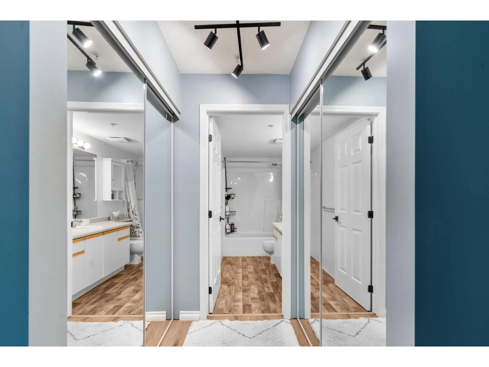 208 20881 56 AVENUE