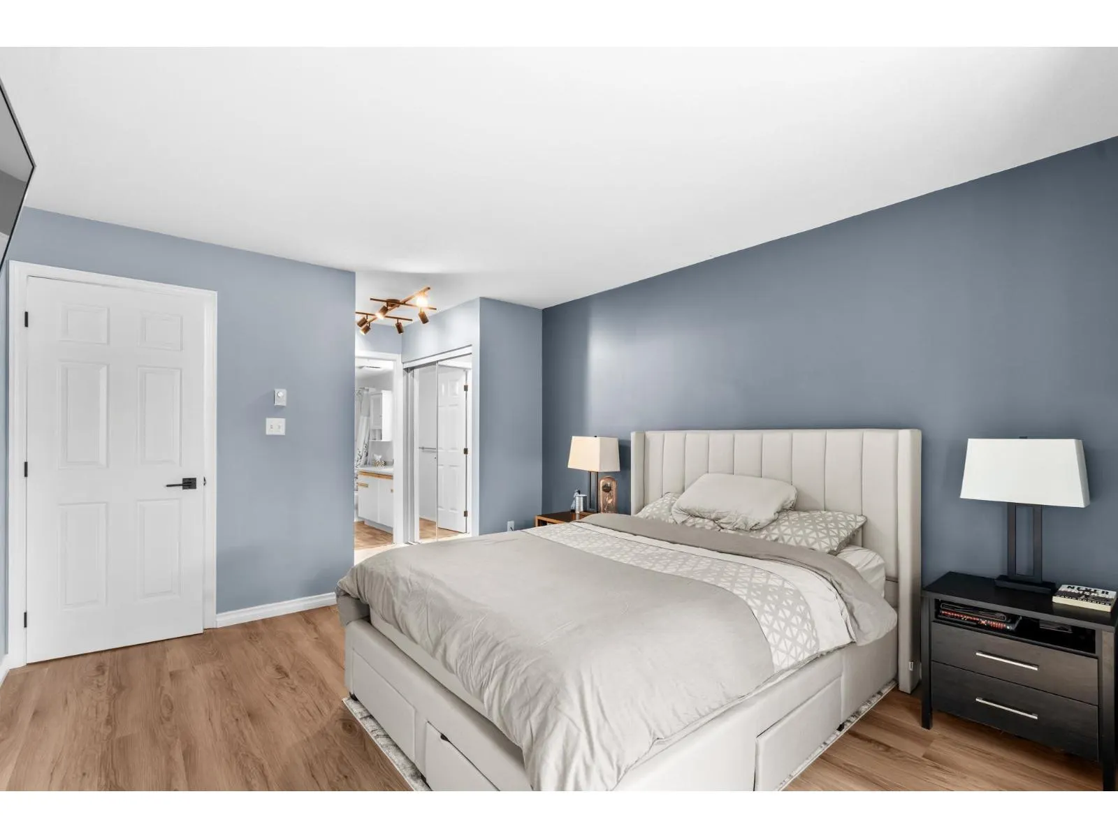 208 20881 56 AVENUE