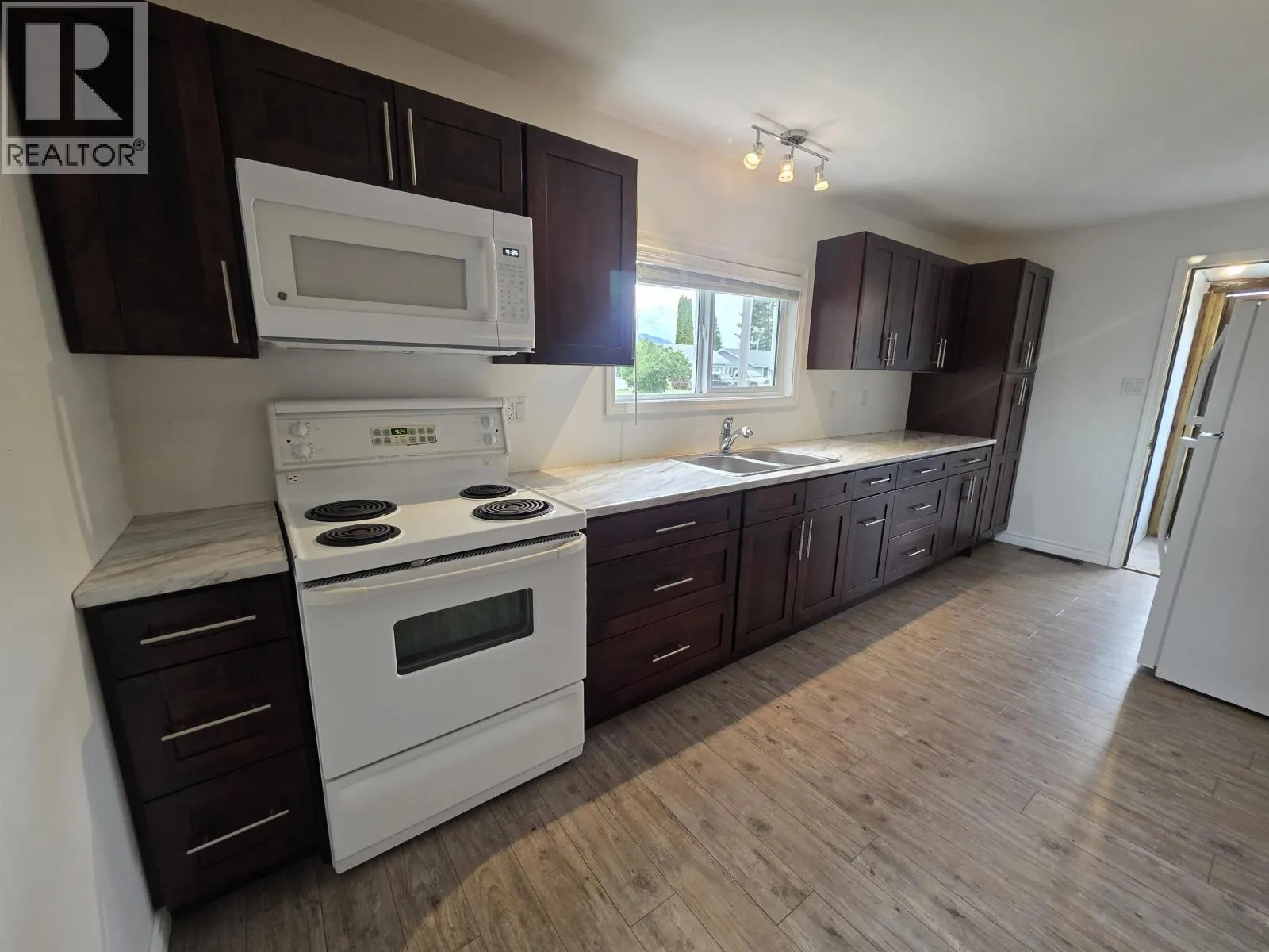 2706 KEEFER STREET