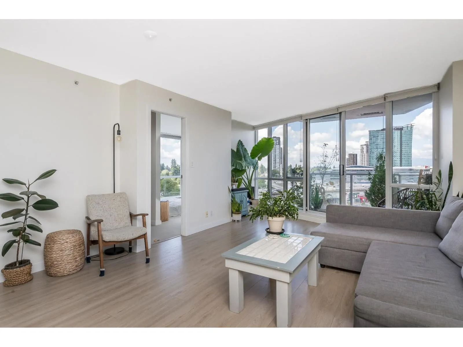 1102 13618 100 AVENUE
