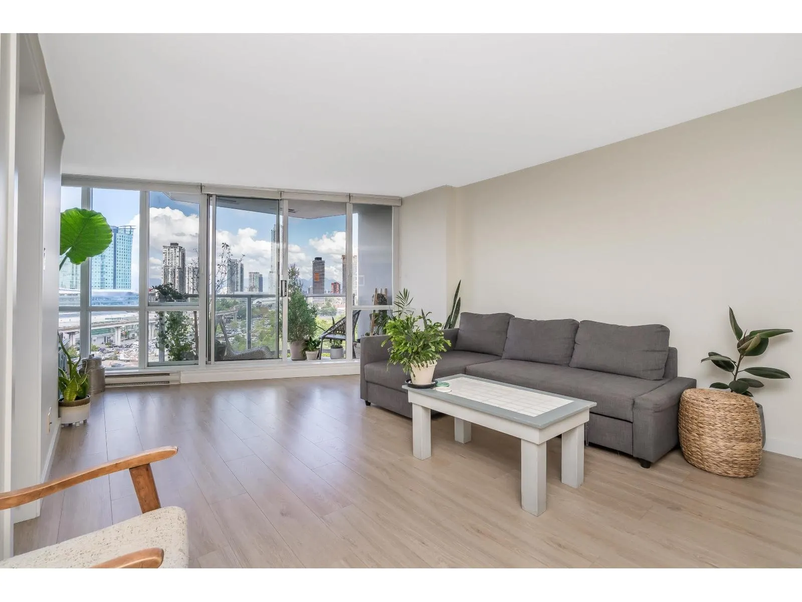 1102 13618 100 AVENUE