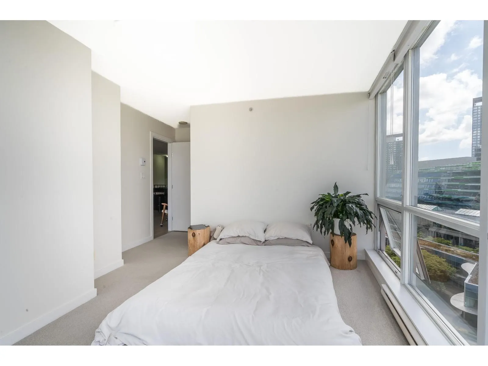 1102 13618 100 AVENUE