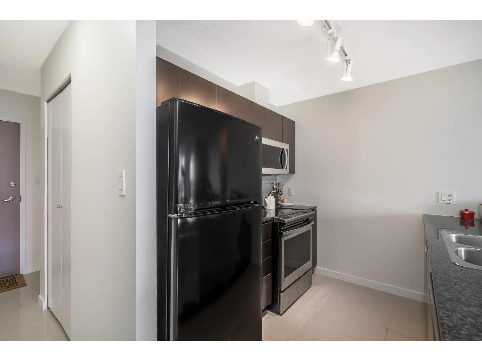 1102 13618 100 AVENUE