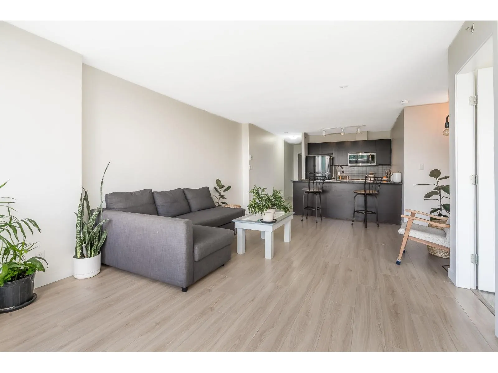 1102 13618 100 AVENUE