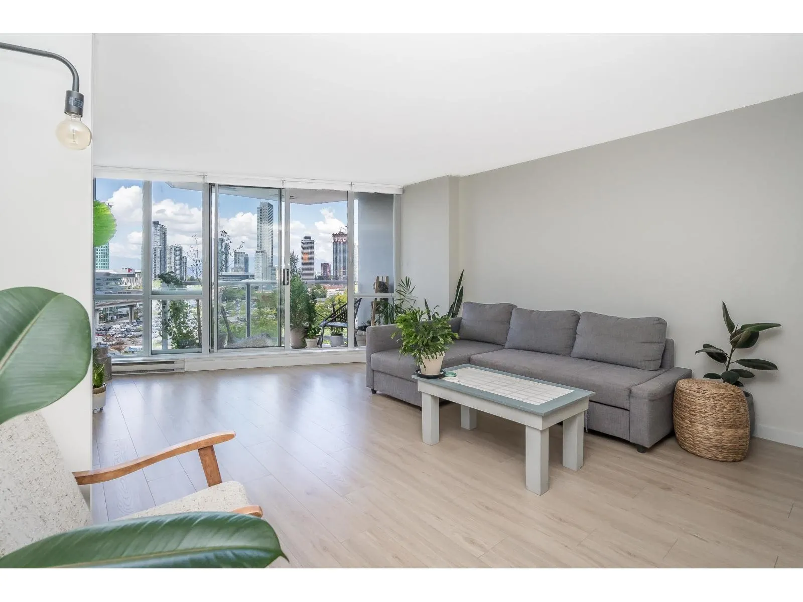 1102 13618 100 AVENUE