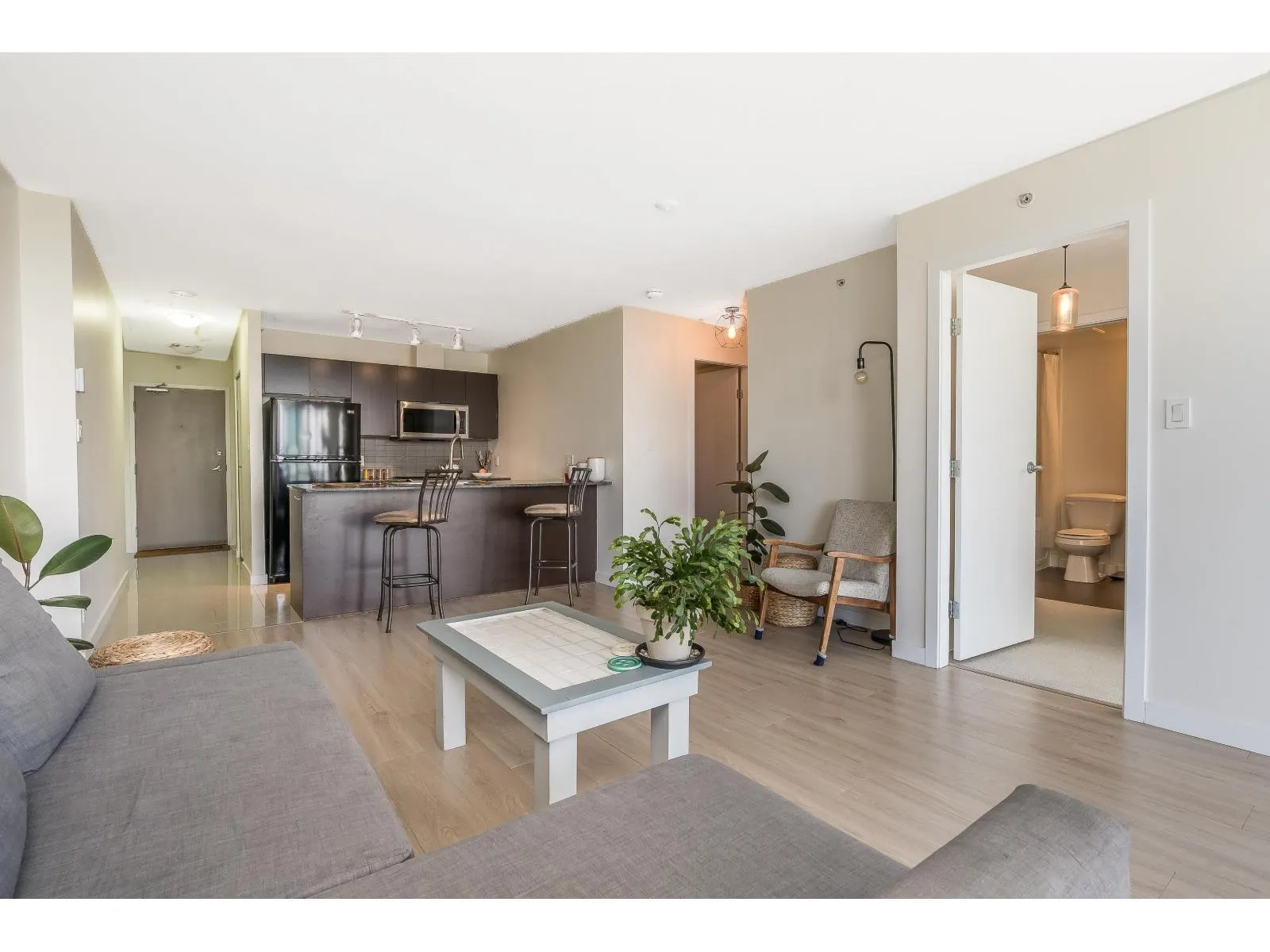 1102 13618 100 AVENUE