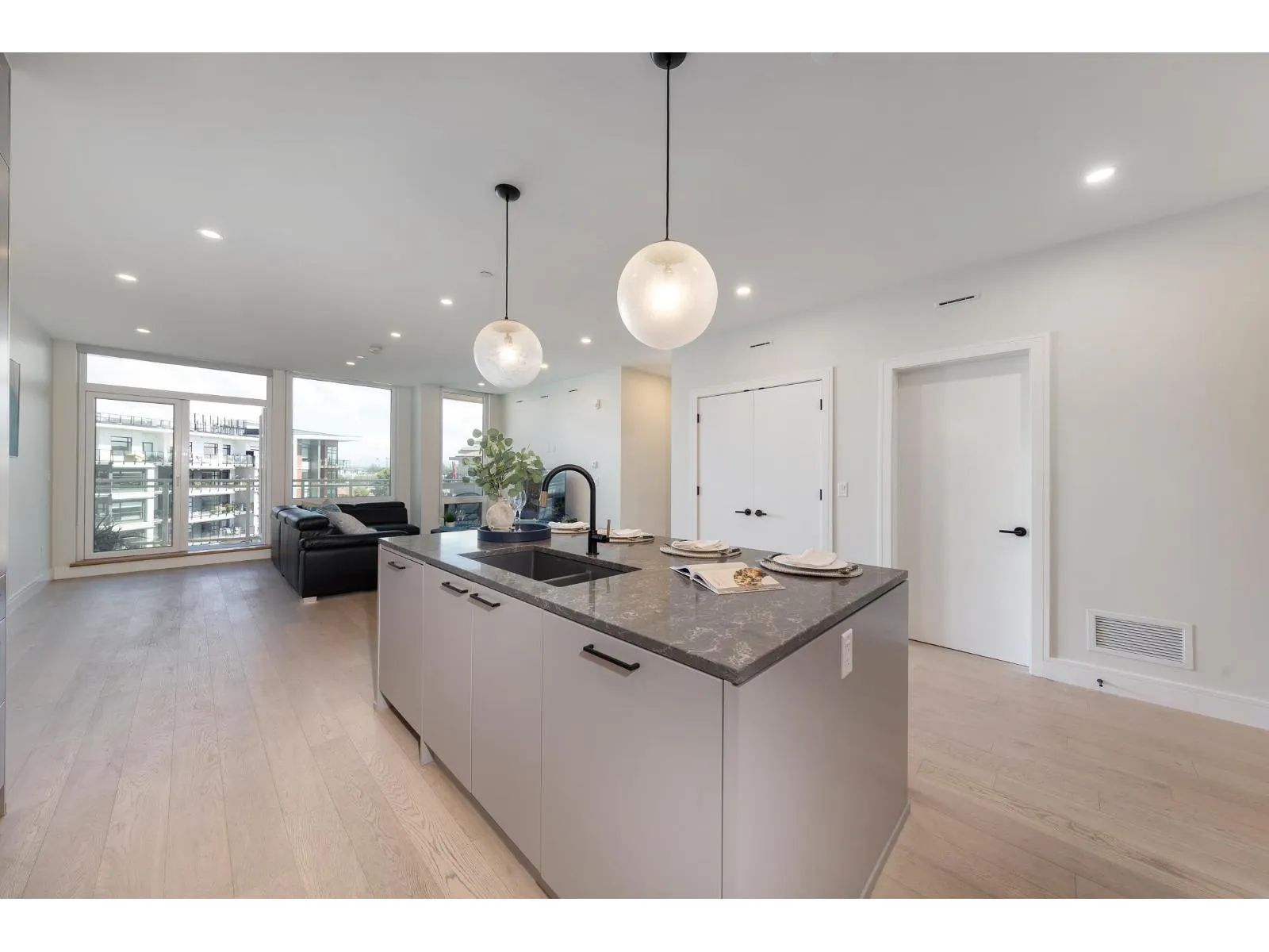 502 20416 PARK AVENUE