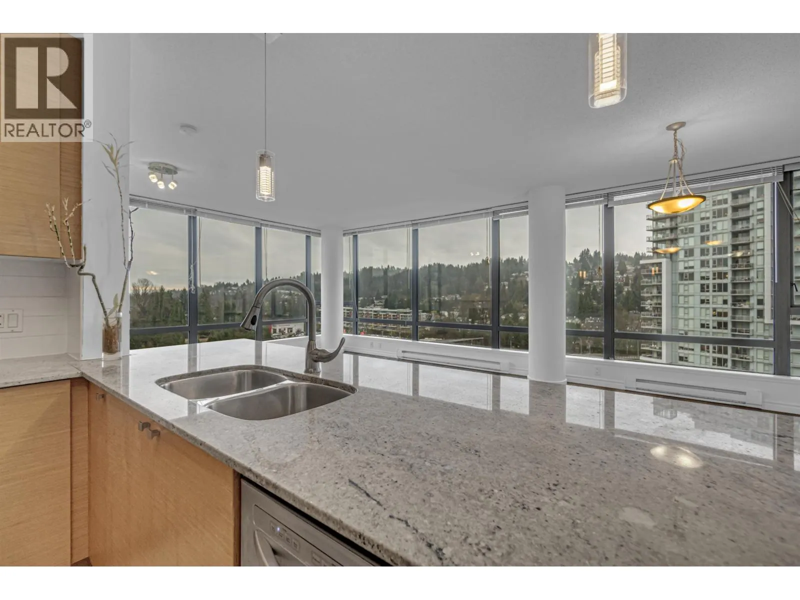 1602 400 CAPILANO ROAD