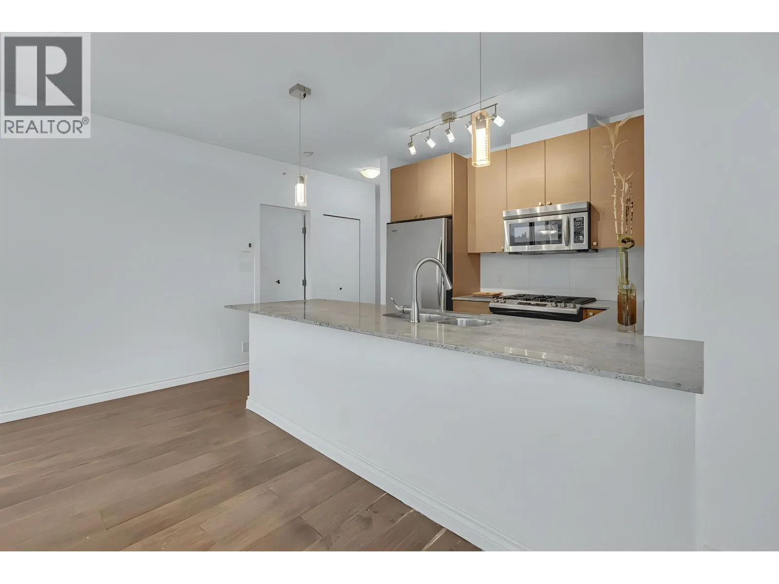 1602 400 CAPILANO ROAD