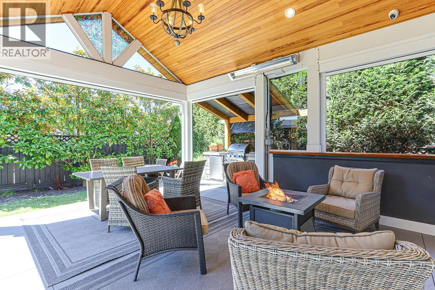 829 LAIRD COURT