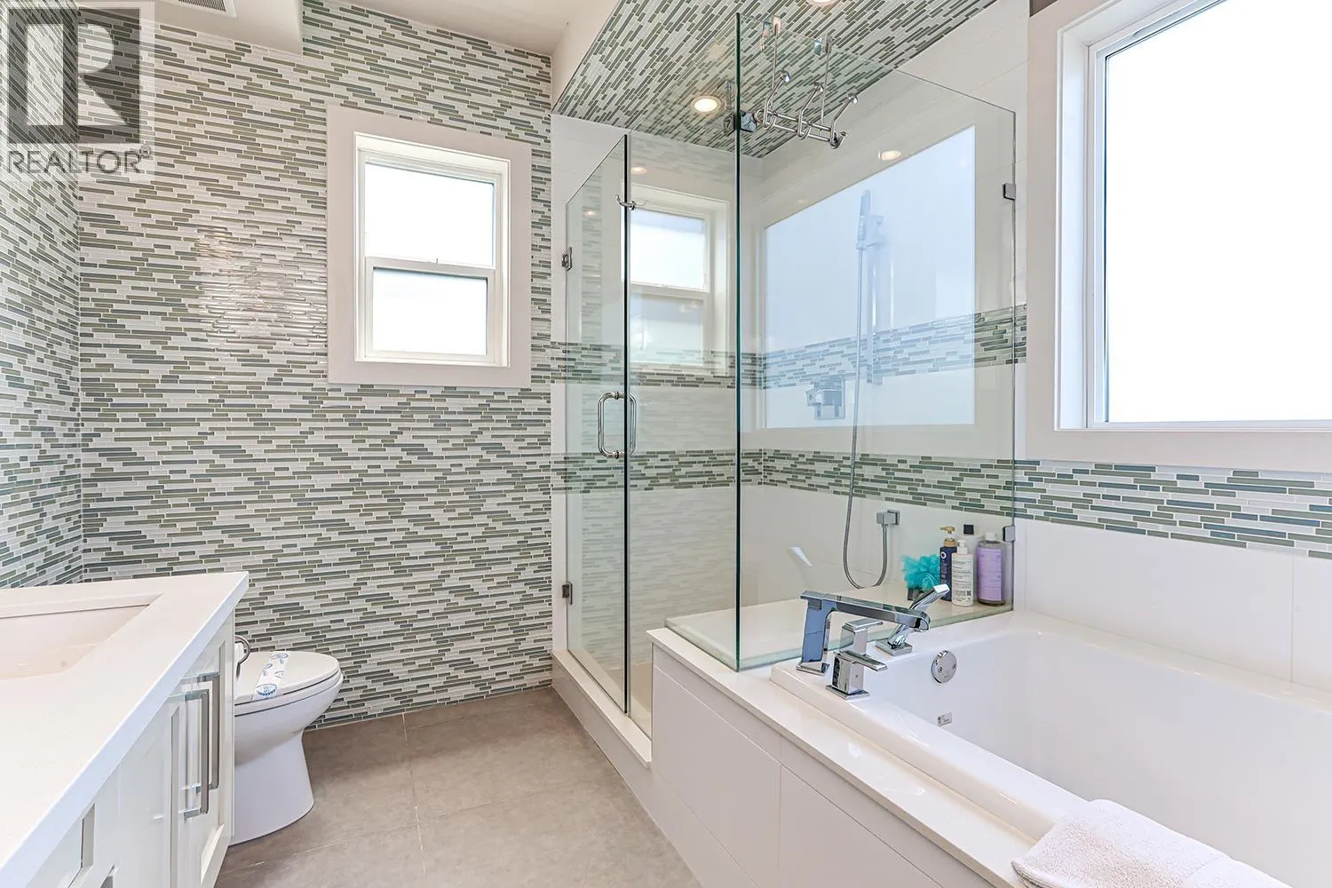 829 LAIRD COURT