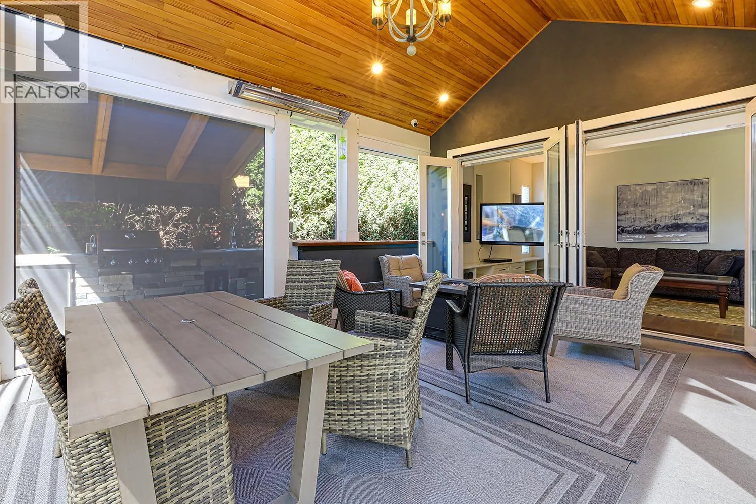829 LAIRD COURT