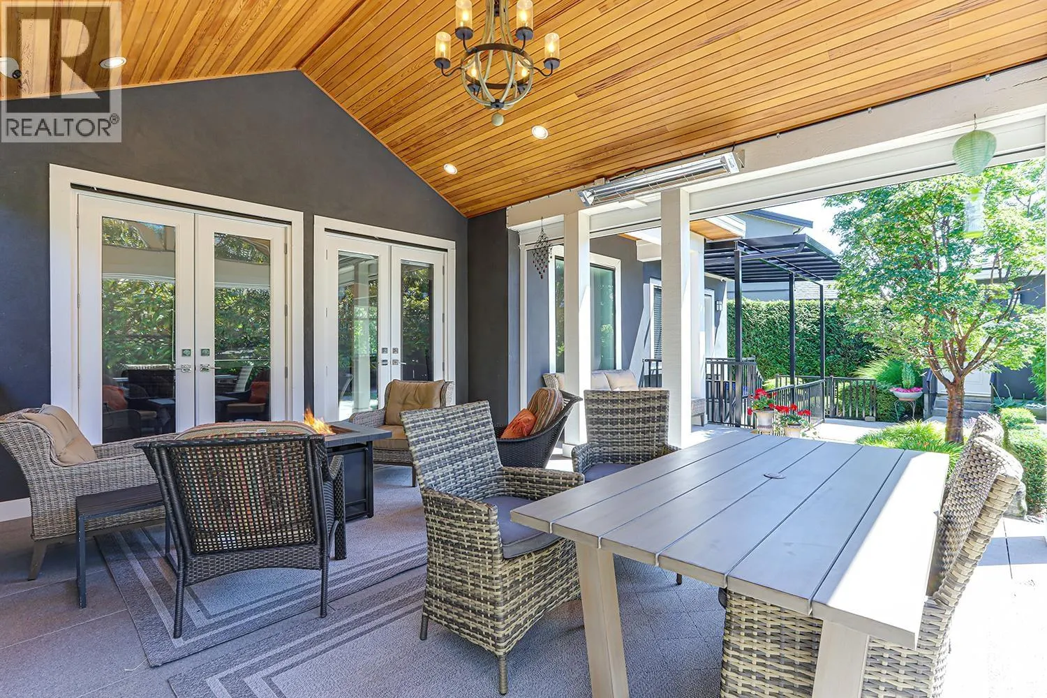 829 LAIRD COURT