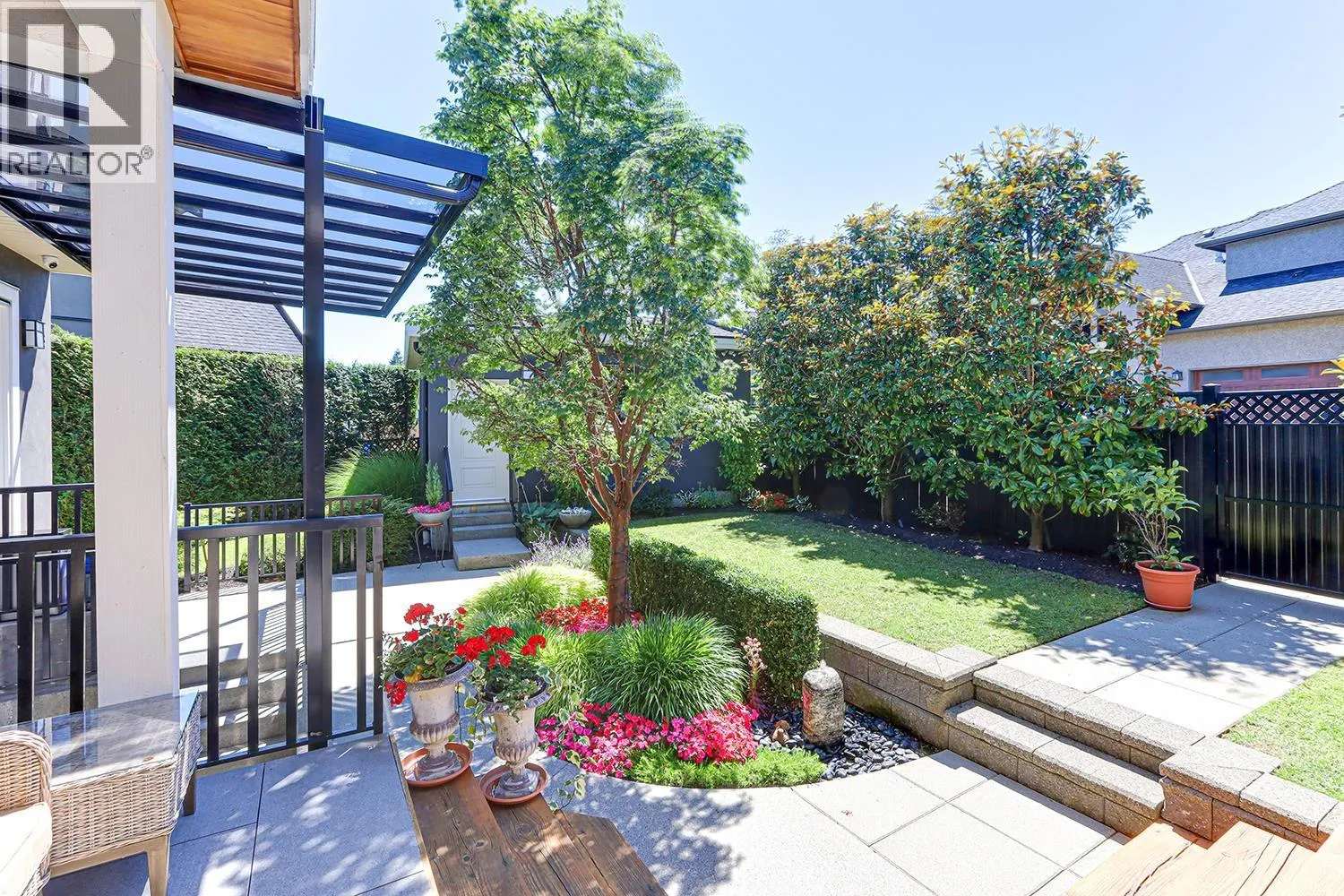 829 LAIRD COURT
