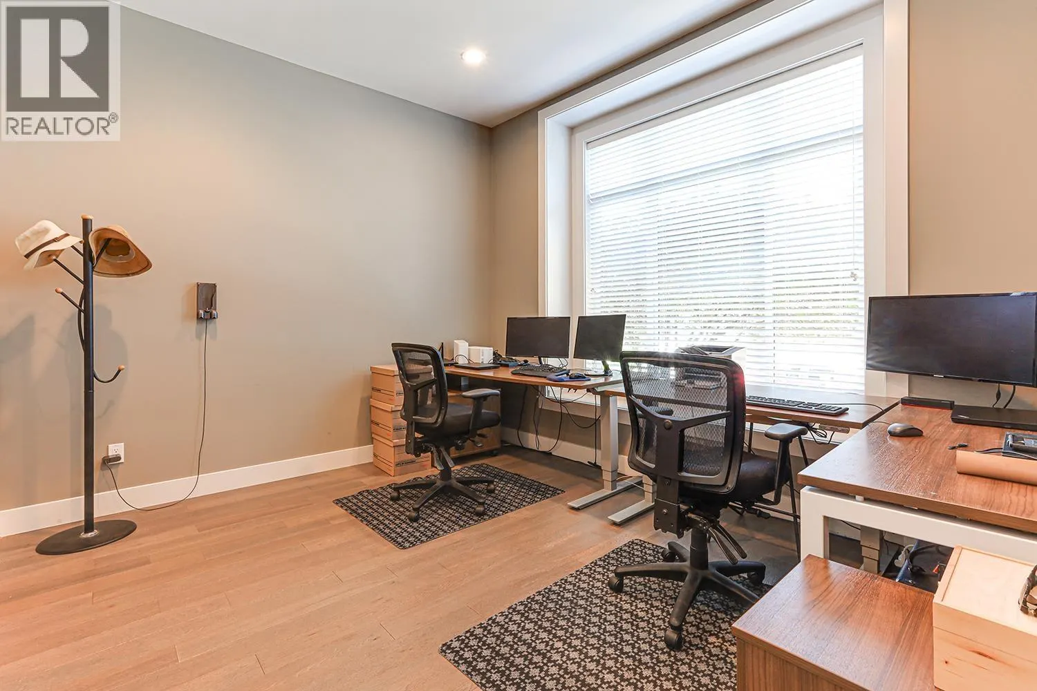829 LAIRD COURT
