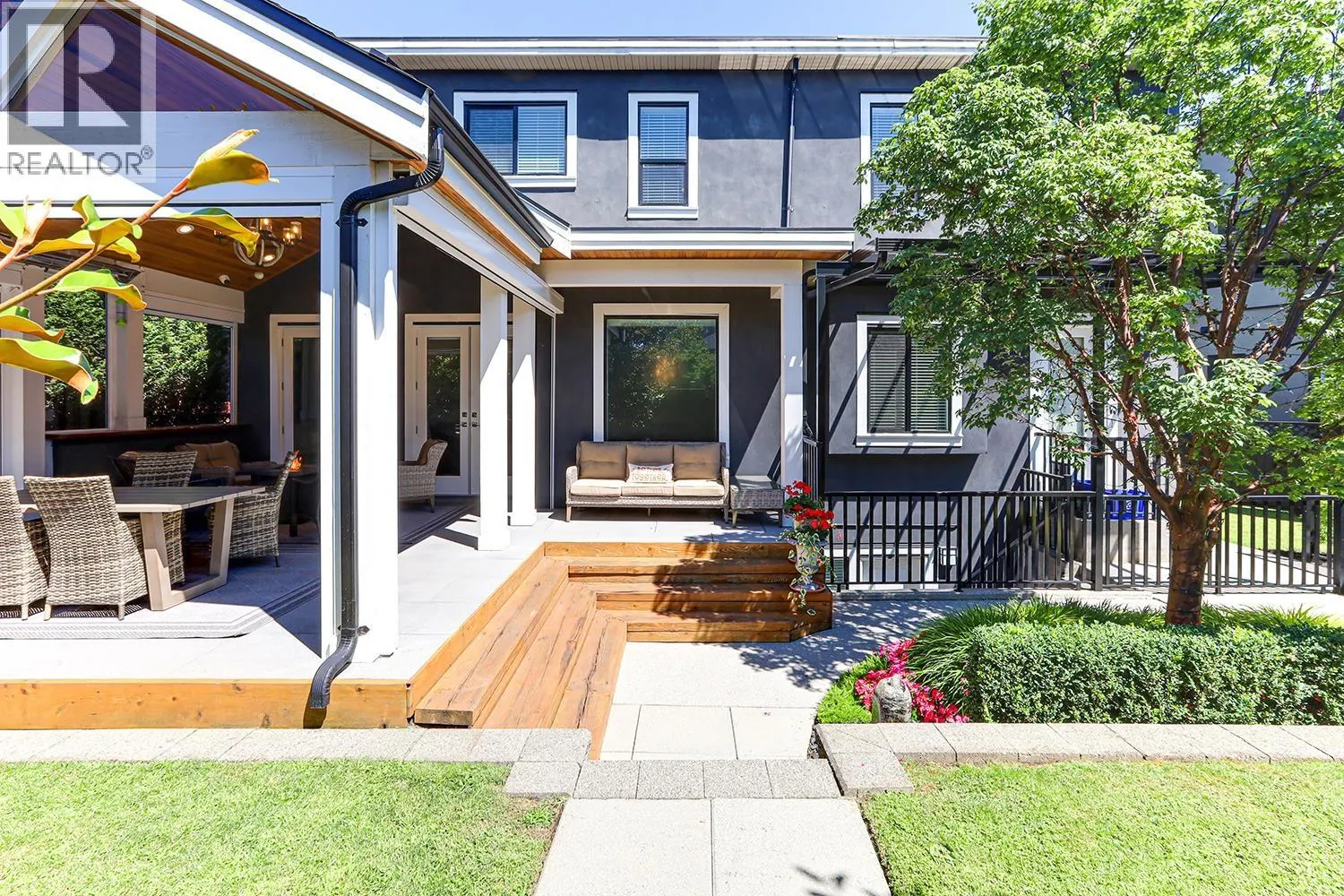 829 LAIRD COURT