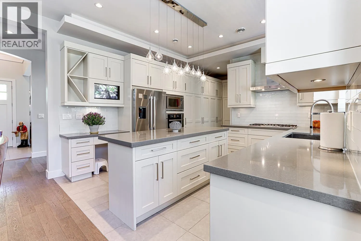 829 LAIRD COURT
