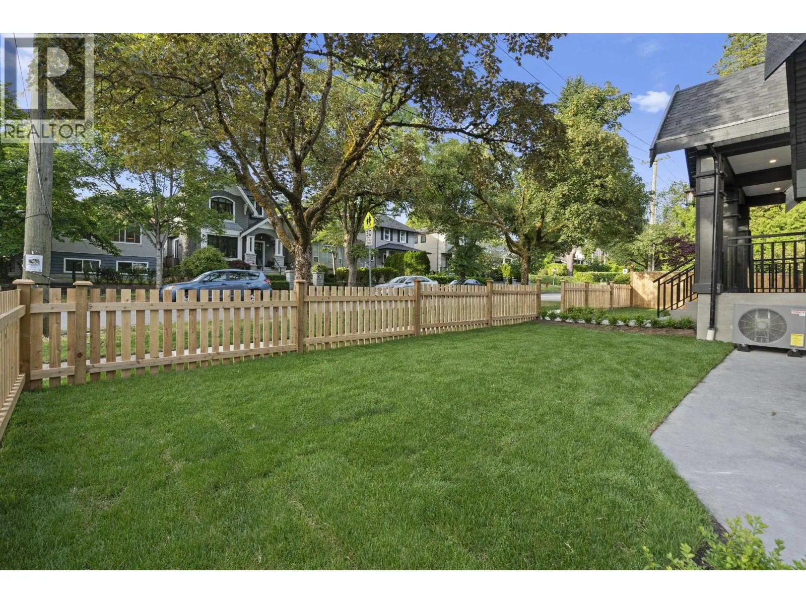 3218 W 39TH
