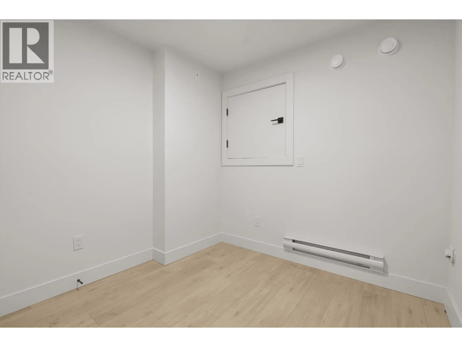 3218 W 39TH