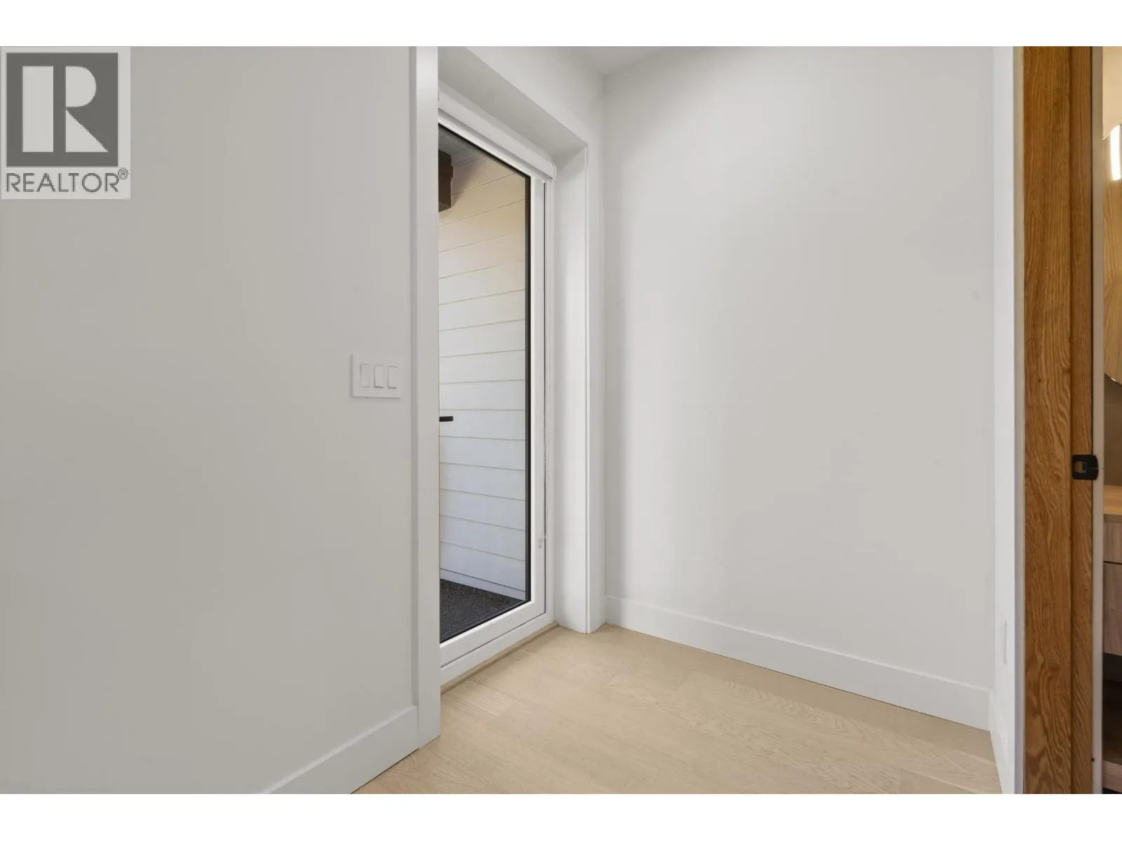 3218 W 39TH