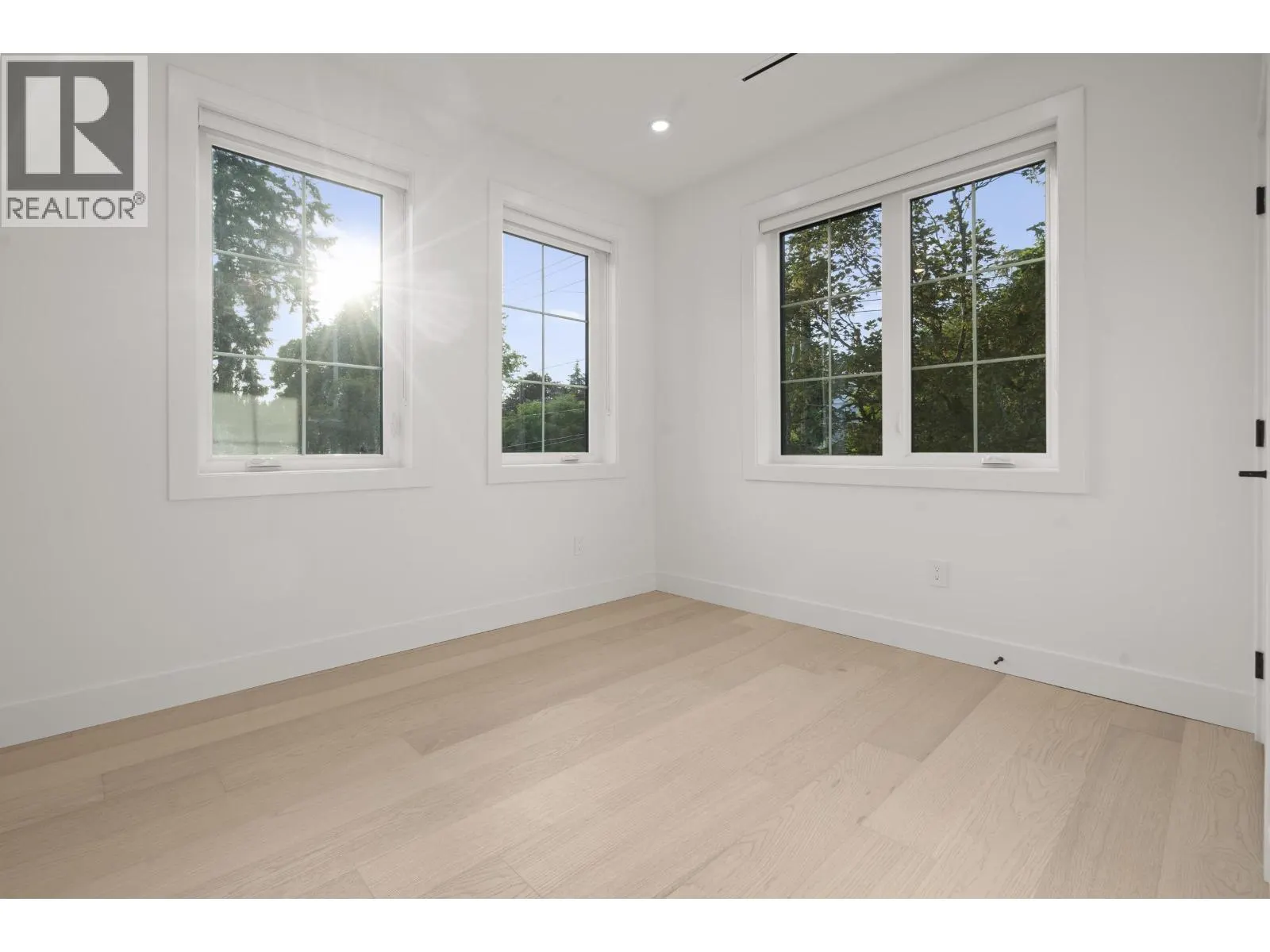 3218 W 39TH