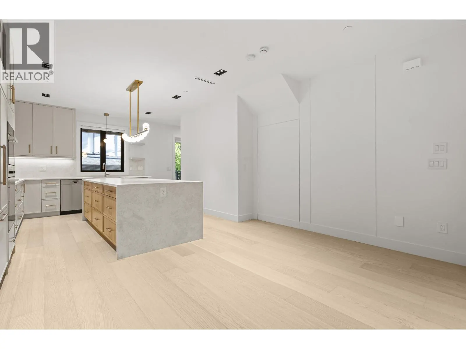 3218 W 39TH