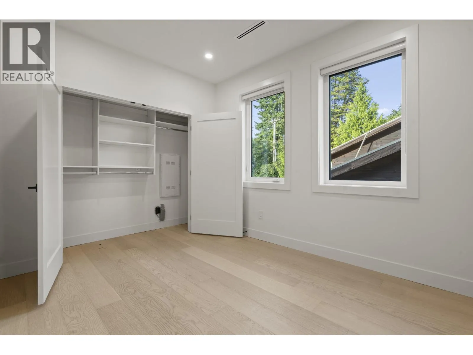 3218 W 39TH