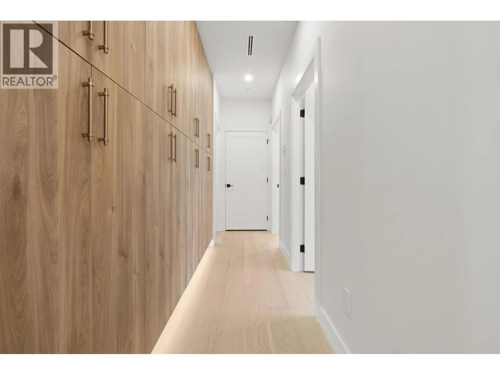 3218 W 39TH