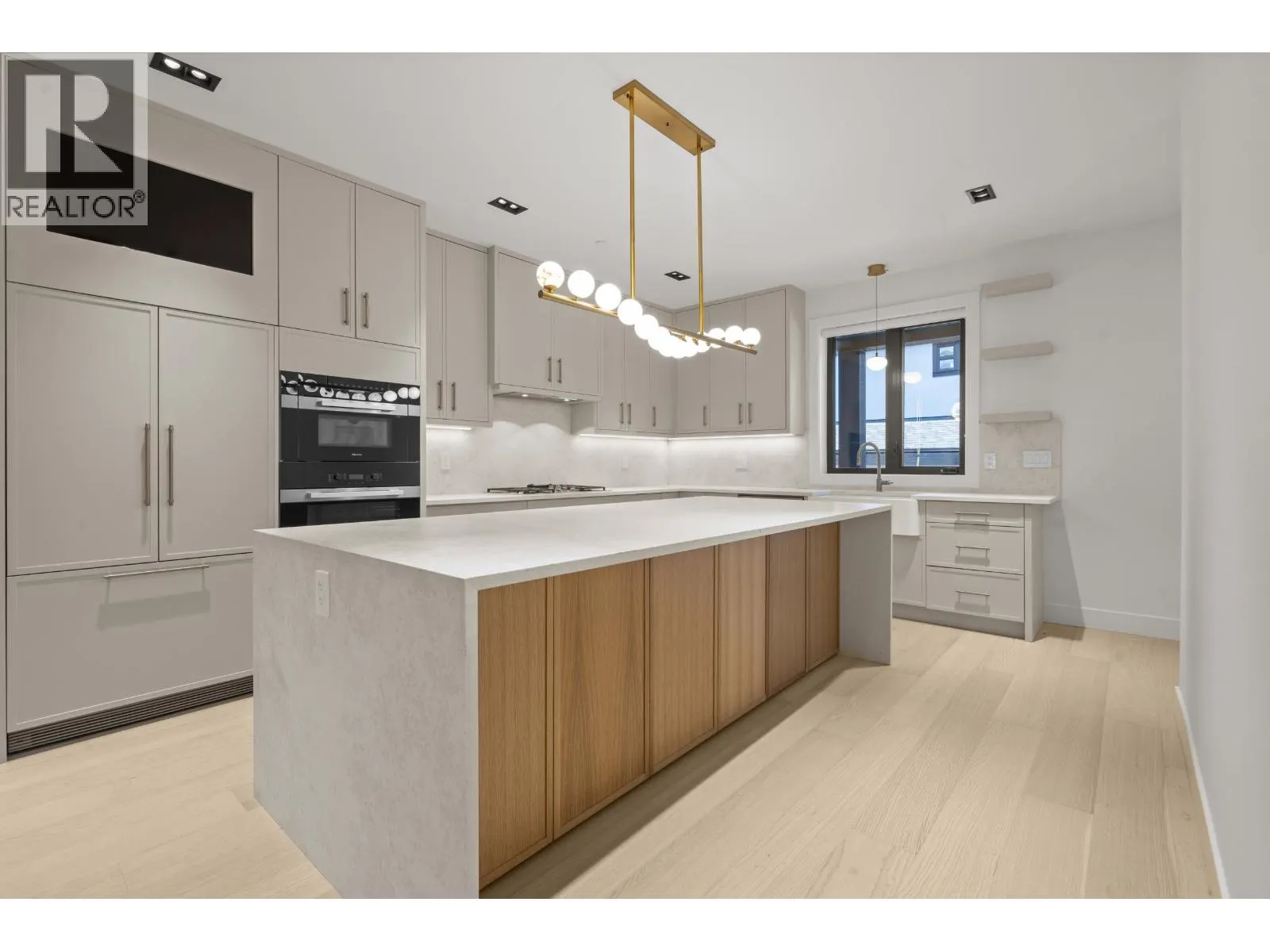 3218 W 39TH