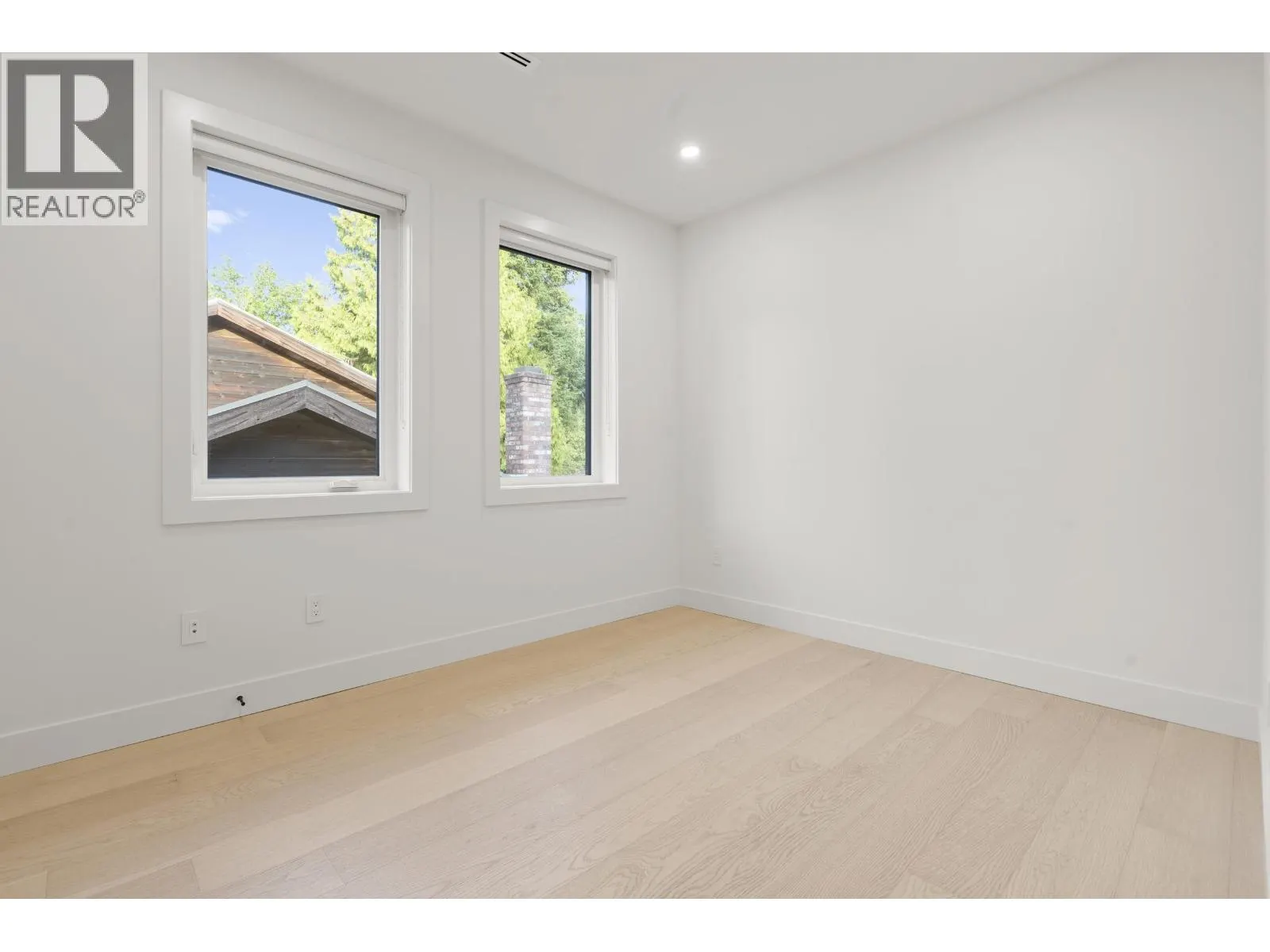 3218 W 39TH