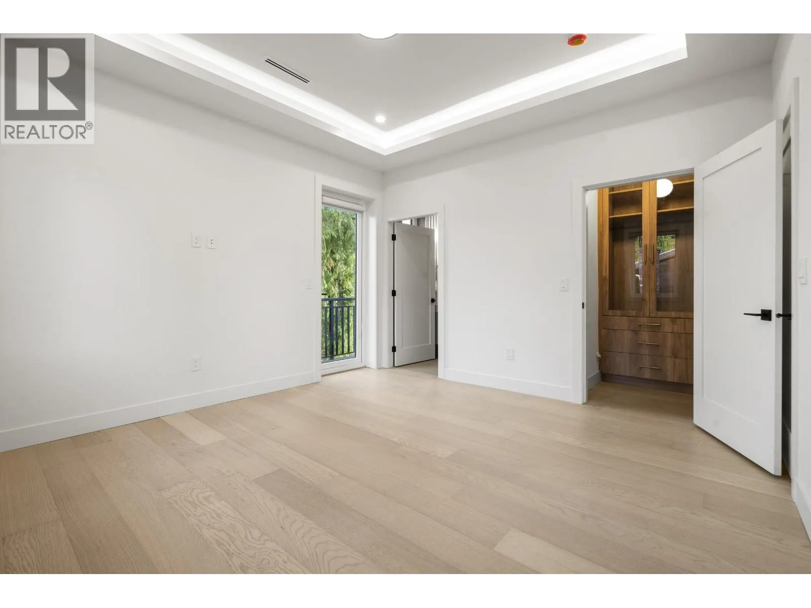 3218 W 39TH