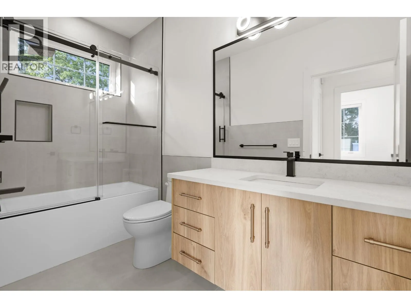 3218 W 39TH
