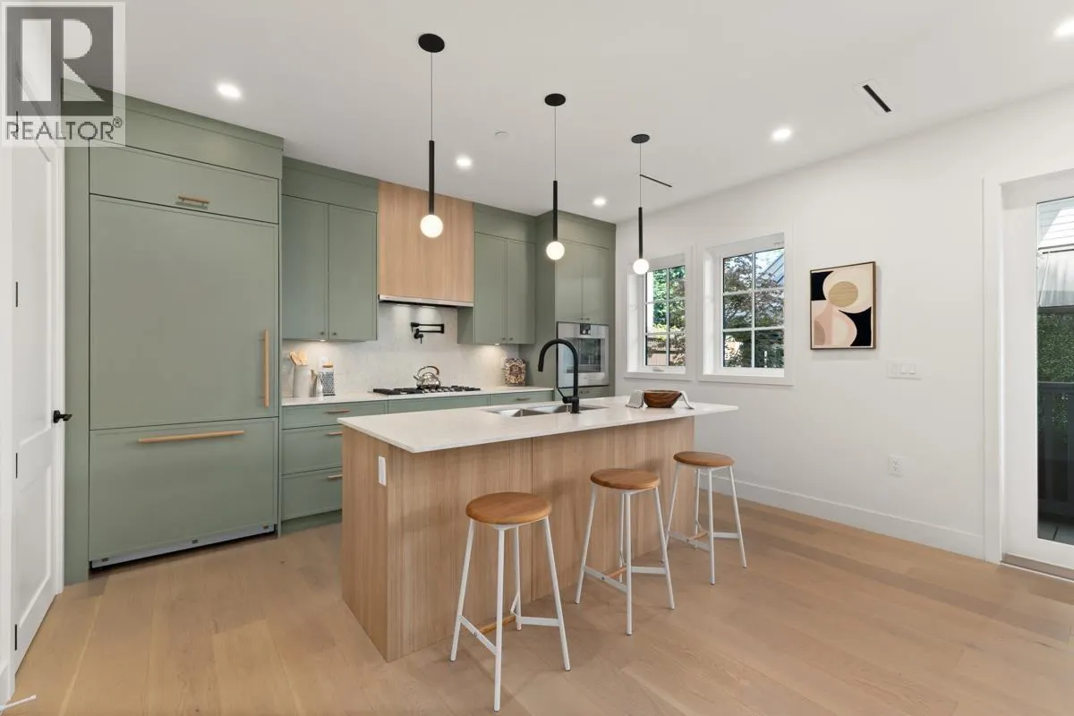 231 W 15TH AVENUE