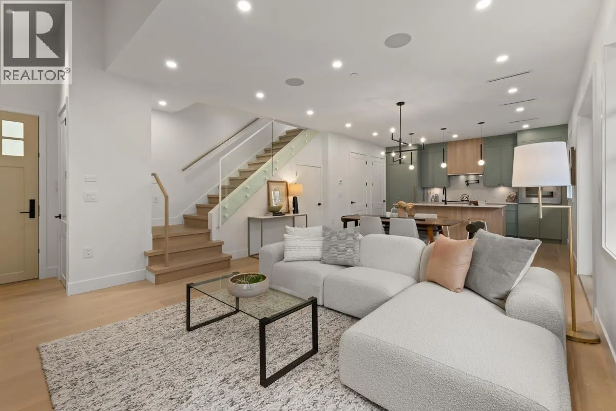 231 W 15TH AVENUE