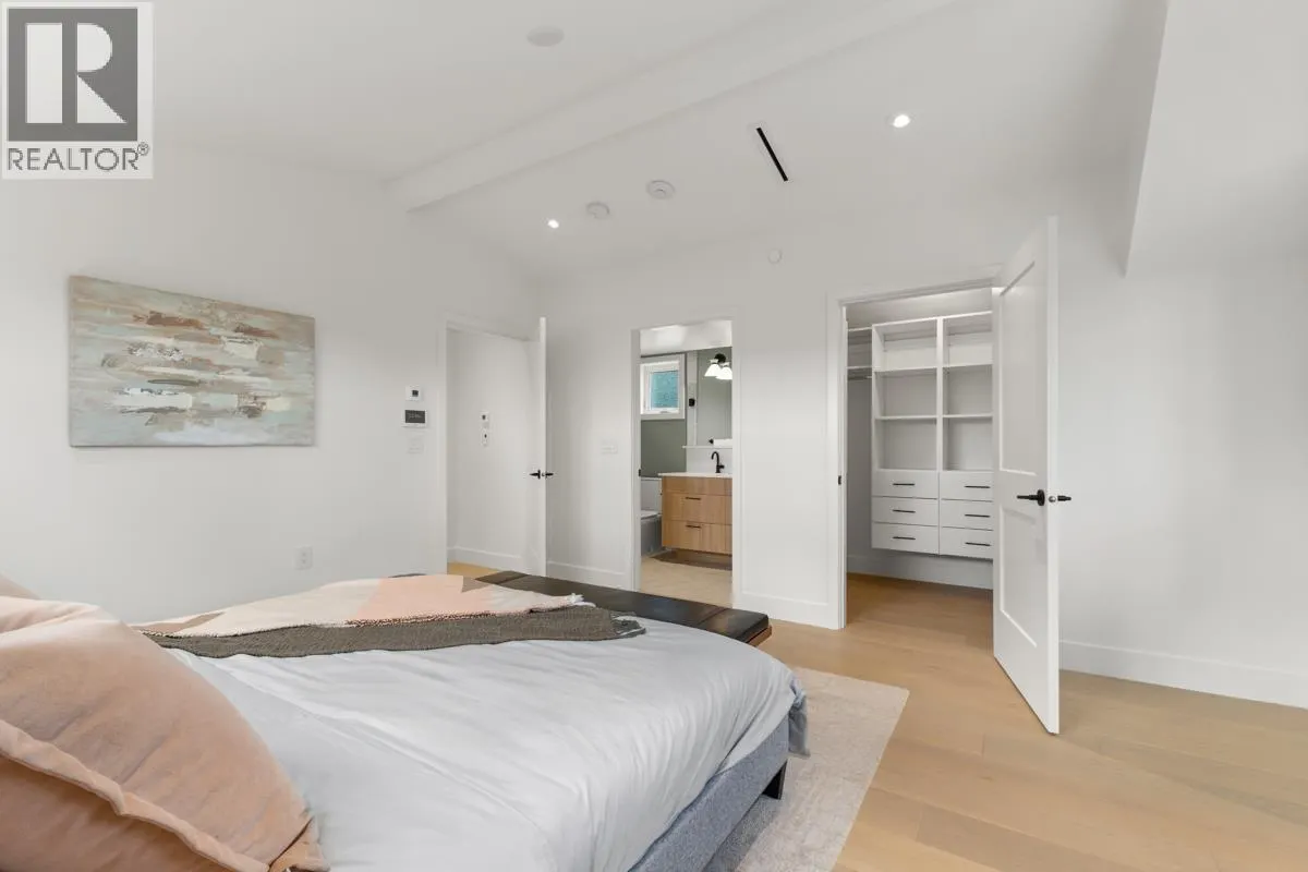 231 W 15TH AVENUE