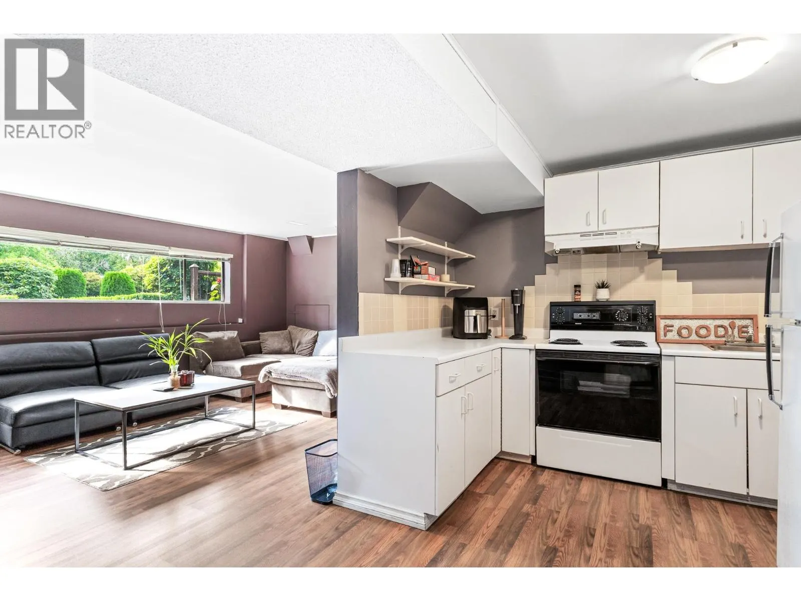 605 LAURENTIAN CRESCENT