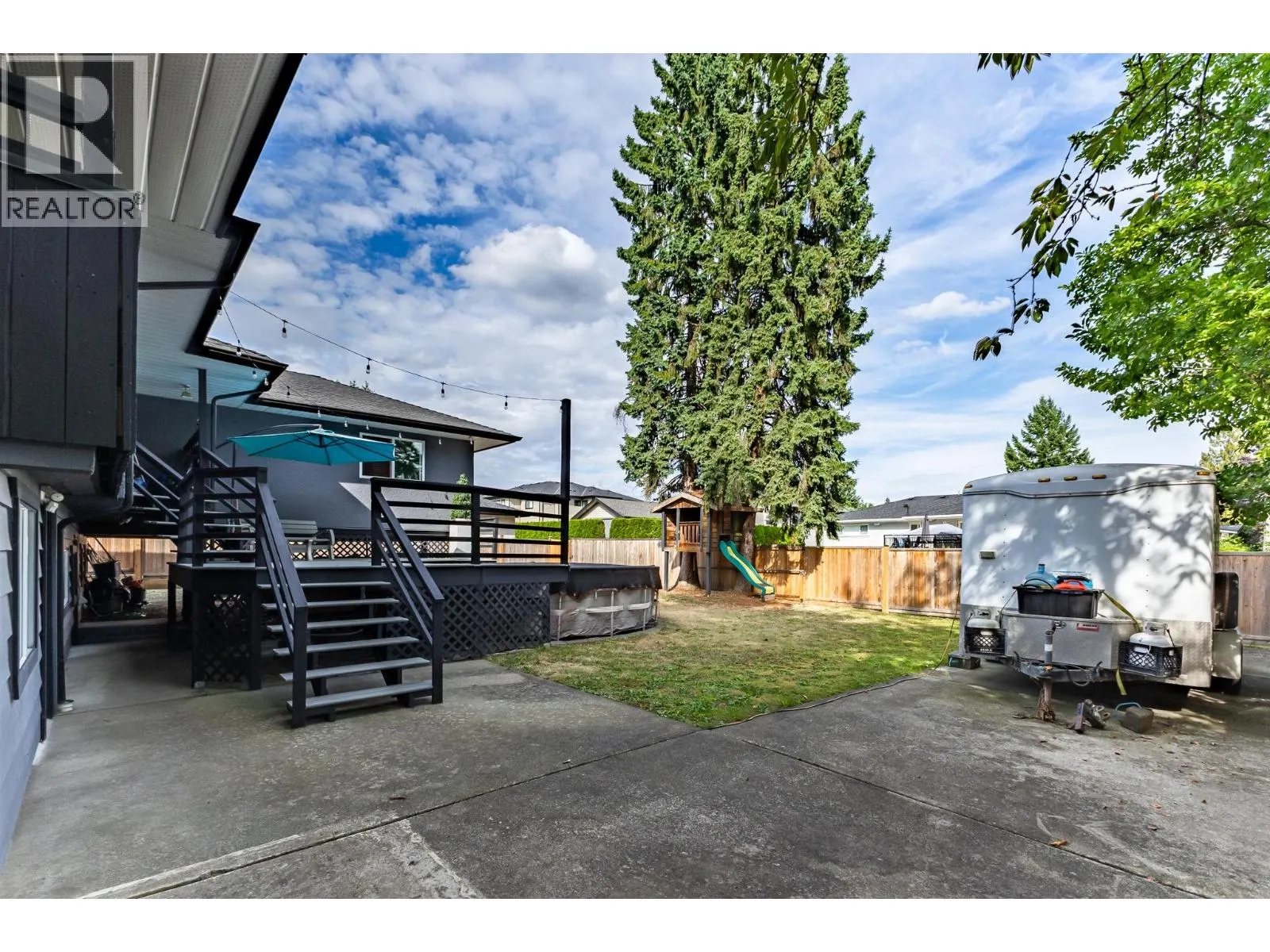 605 LAURENTIAN CRESCENT