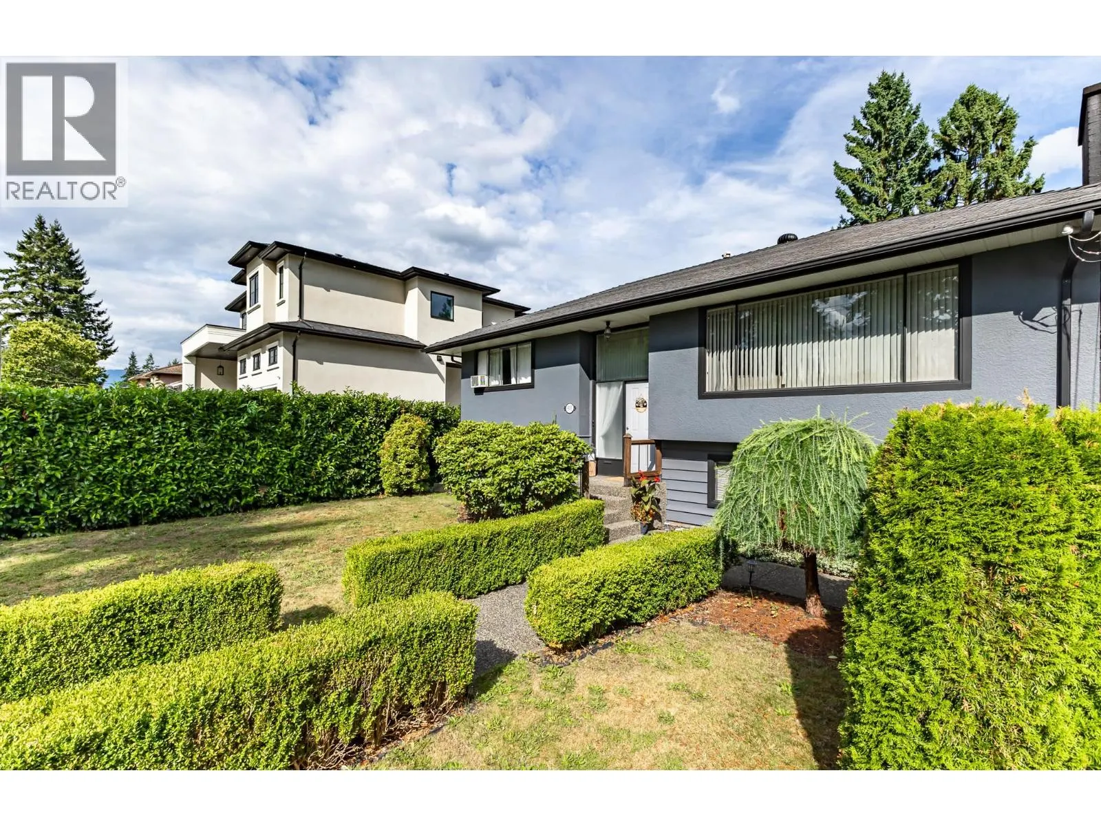 605 LAURENTIAN CRESCENT