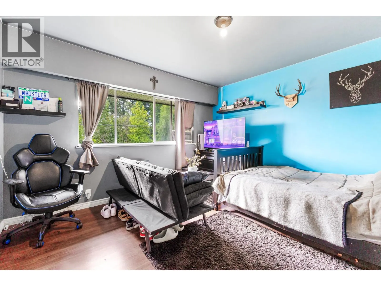 605 LAURENTIAN CRESCENT