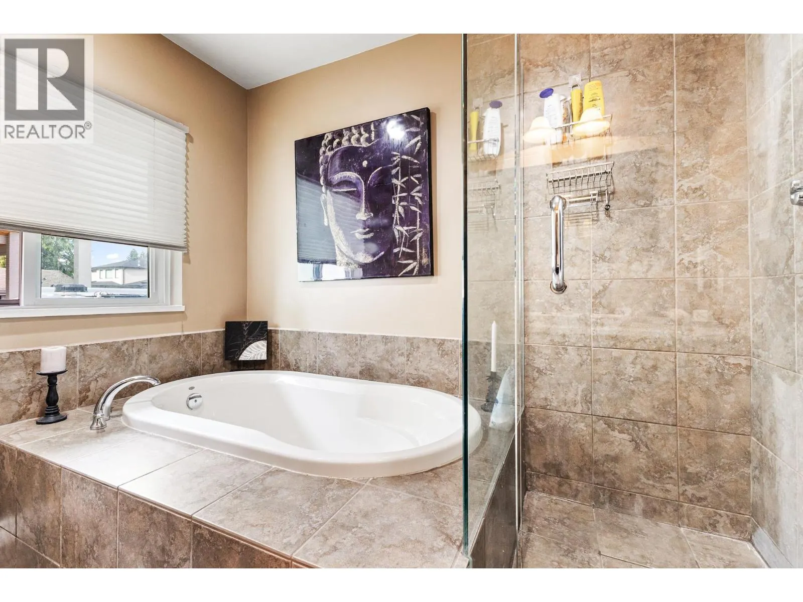 605 LAURENTIAN CRESCENT