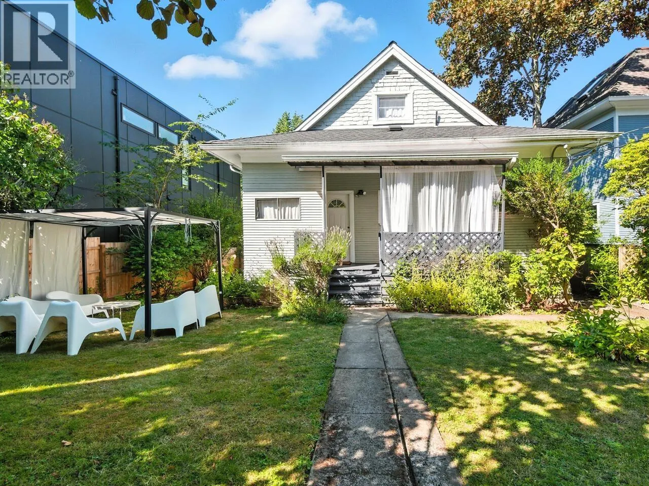 256 E 16TH AVENUE