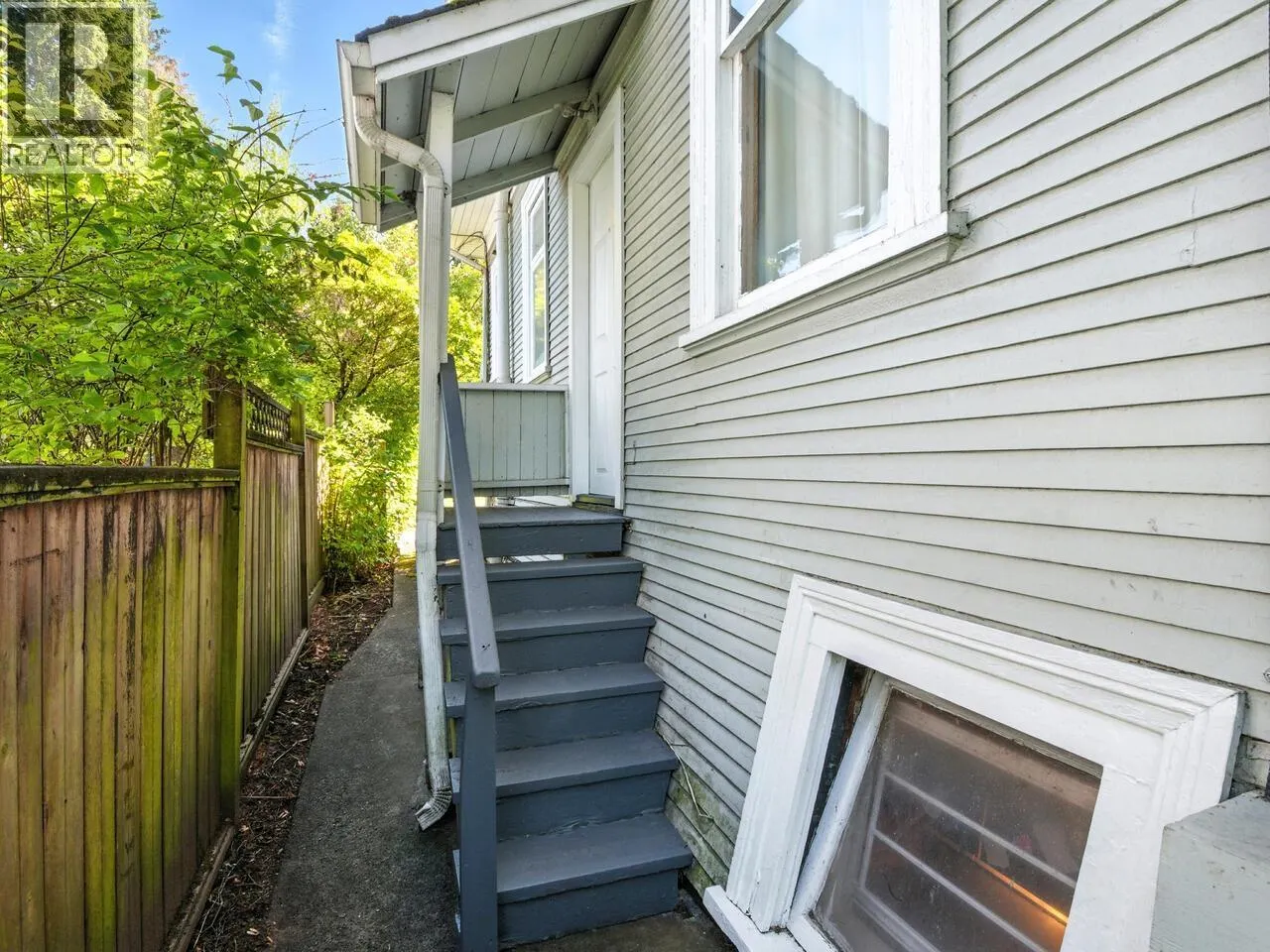 256 E 16TH AVENUE