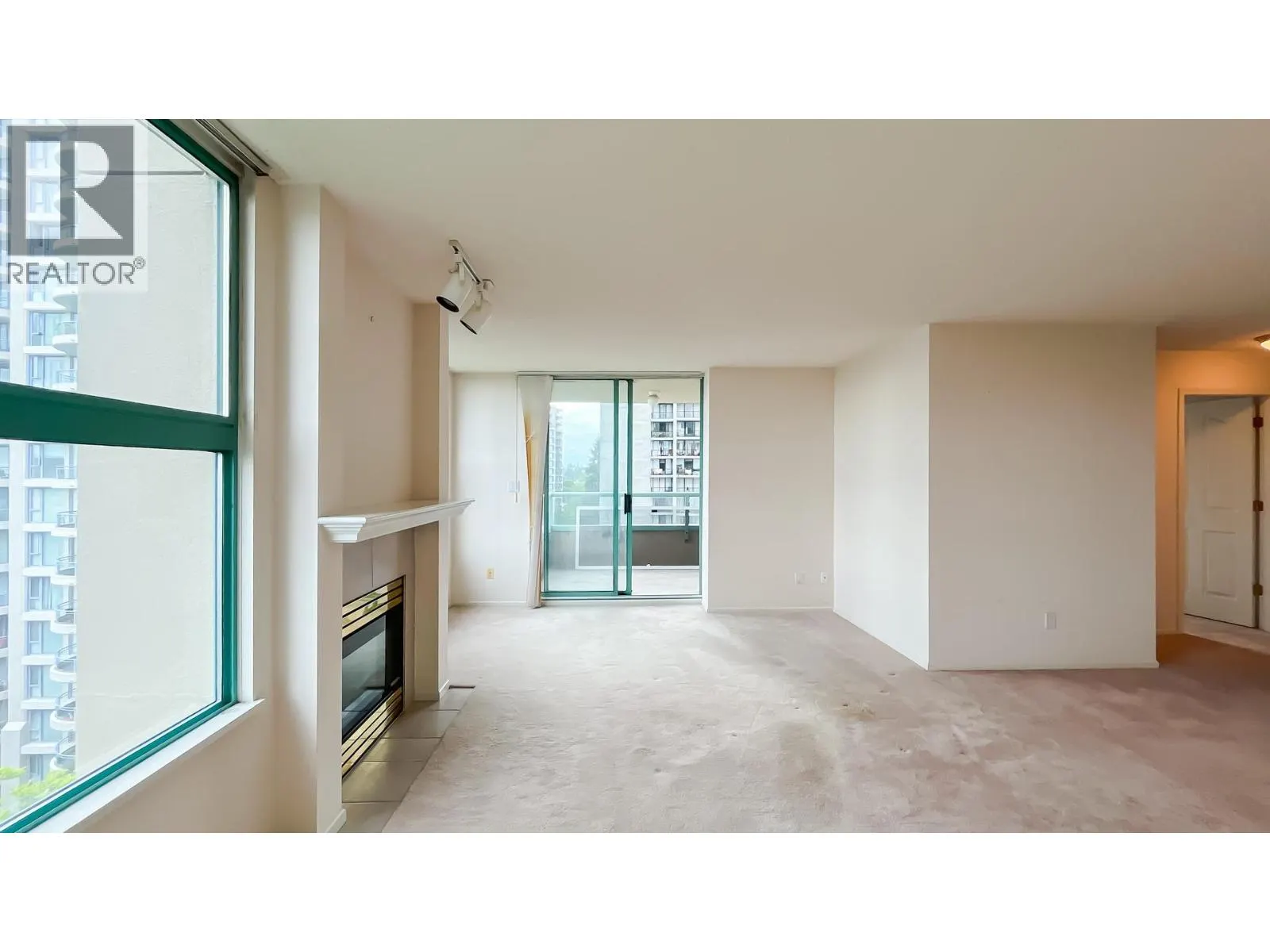 702 728 PRINCESS STREET