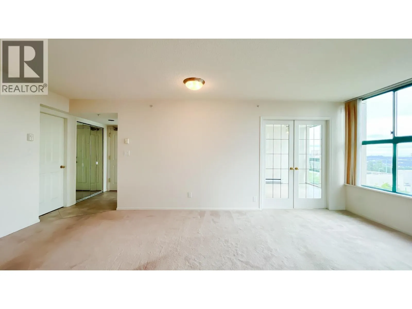 702 728 PRINCESS STREET