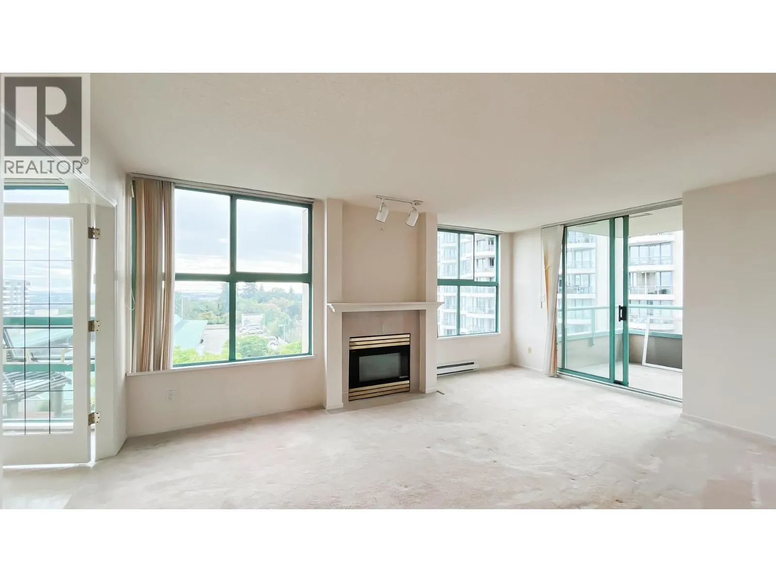 702 728 PRINCESS STREET