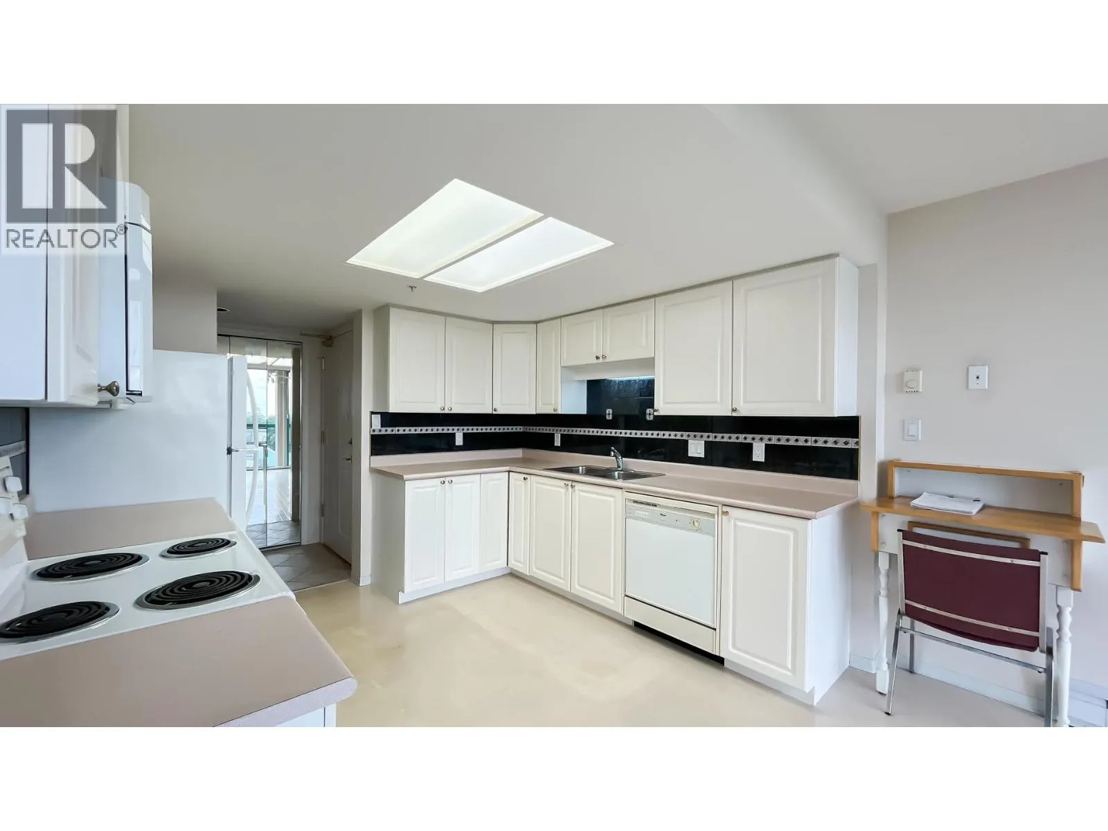 702 728 PRINCESS STREET