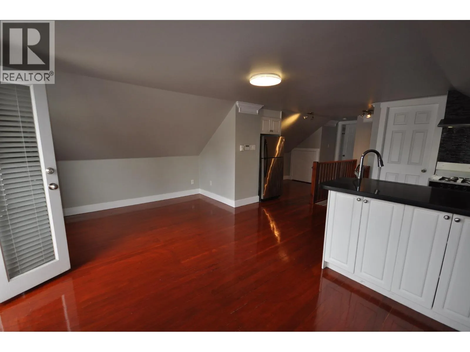 7505 KINGSWAY