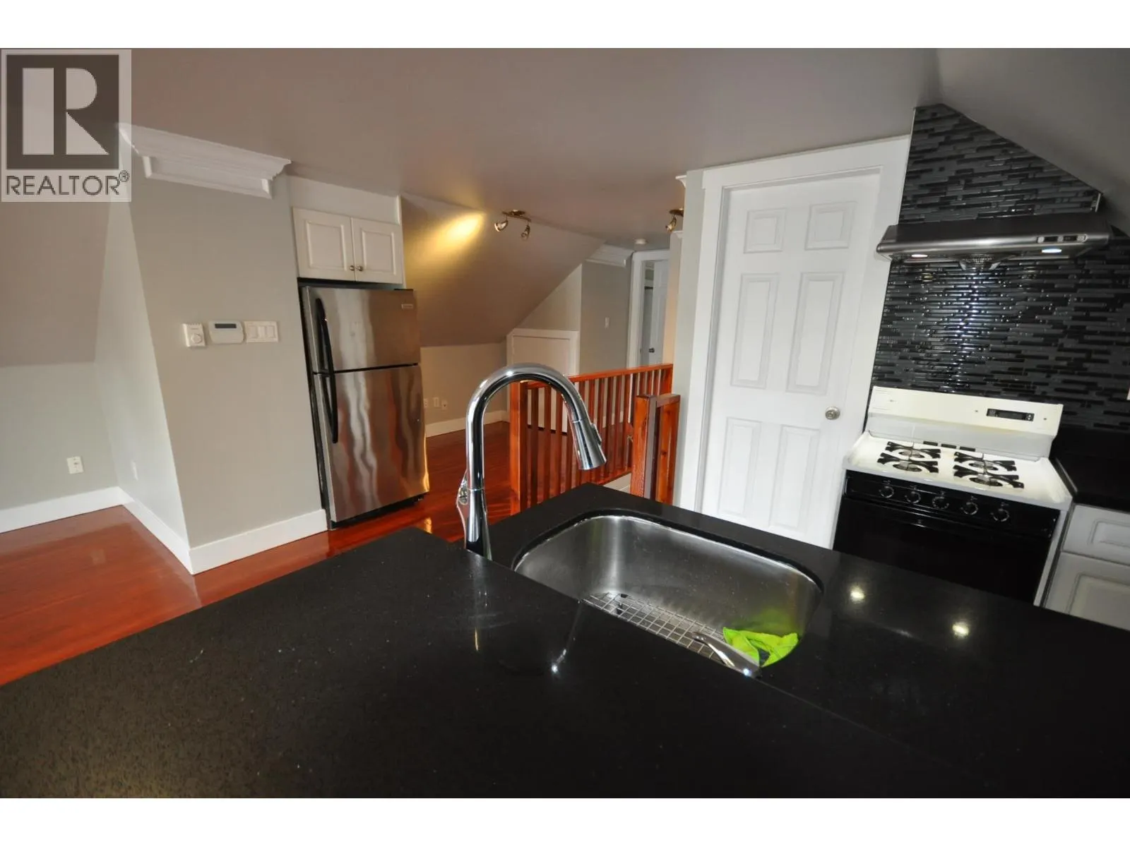 7505 KINGSWAY
