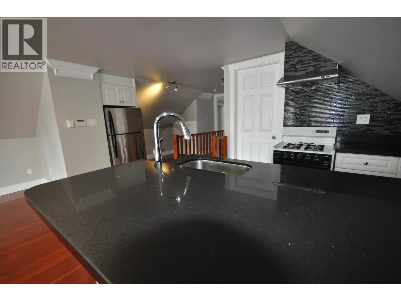 7505 KINGSWAY